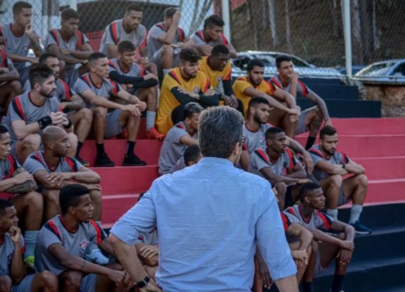 Após 25 contratações, Vitória segue de olho no mercado, mas vai reduzir elenco