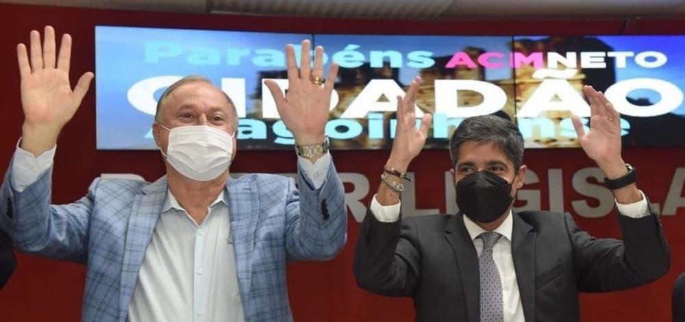 Justiça manda retirar outdoors de ACM Neto e Paulo Azi após pedido do PT