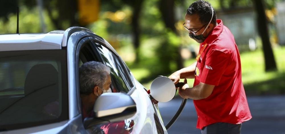 Petrobras lucra R$ 44,5 bi e anuncia R$ 48,5 bi em dividendos; Bolsonaro critica
