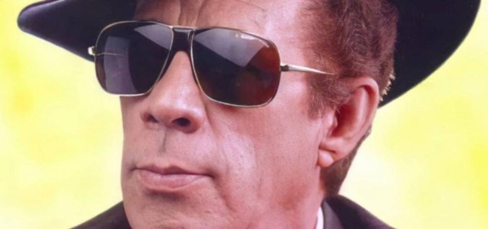 Restos mortais de Waldick Soriano são trazidos para Bahia e novo sepultamento é realizado