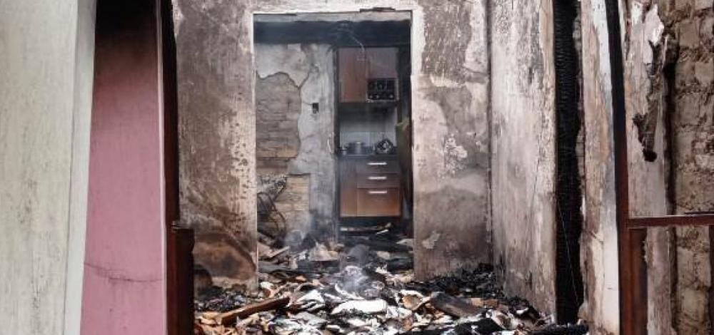 Cachorro e cuidadora salvam idosos de incêndio em Feira de Santana