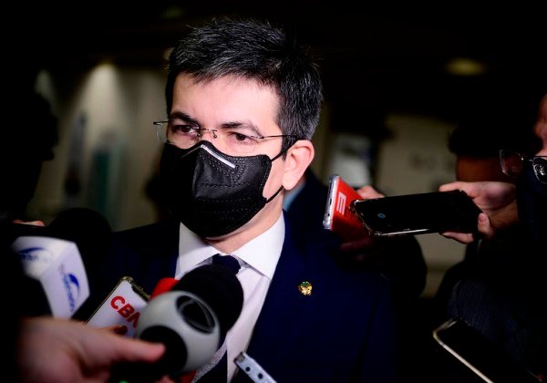 Lula e Marina Silva devem conversar em breve, diz Randolfe