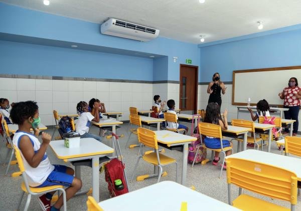 Secretaria suspende as aulas em 14 escolas municipais após mortes de policiais militares