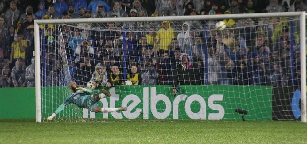 Nos pênaltis, Bahia elimina Azuriz e avança de fase na Copa do Brasil