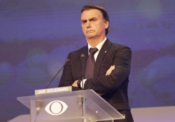 Bolsonaro dá sinais de que vai fugir dos debates eleitorais, diz revista
