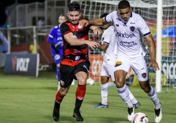 Vitória perde para o Botafogo-PB no Barradão e segue no Z4 da Série C