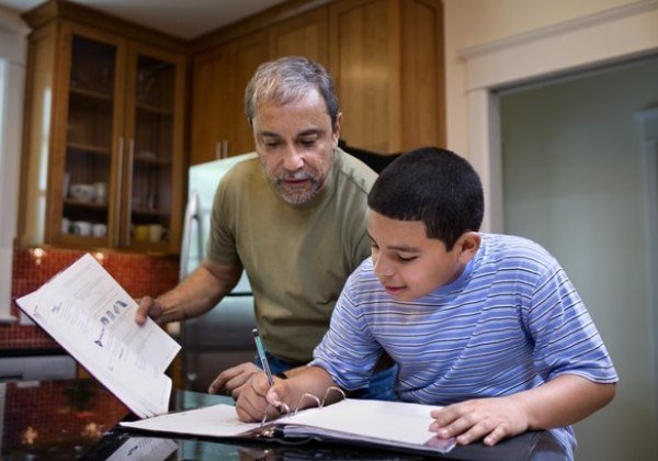 Homeschooling: Câmara aprova texto-base que autoriza a educação domiciliar