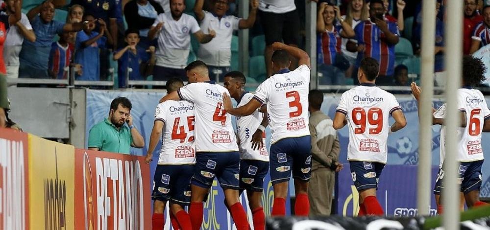 Bahia vence Ponte Preta e volta a liderar Série B