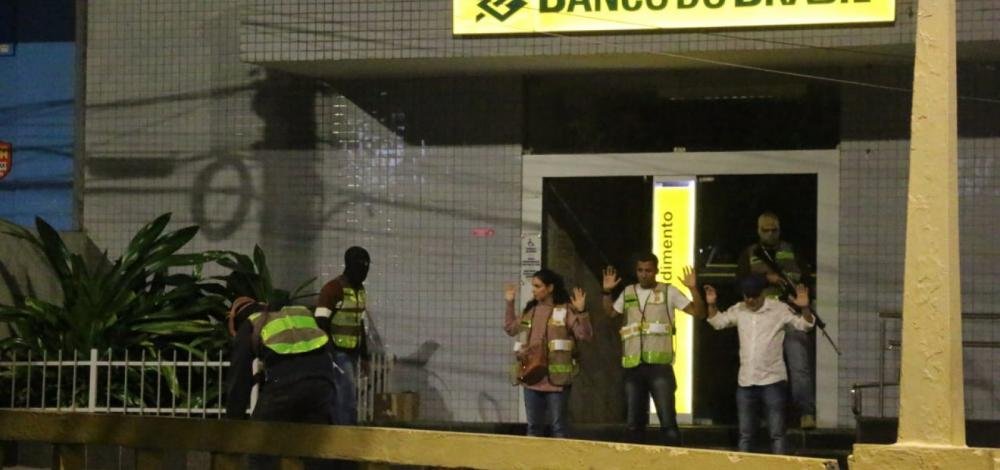 Polícia faz treinamento para combater roubos a bancos na Bahia