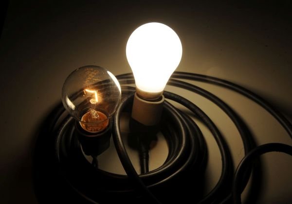 Senado aprova PL que devolve valores pagos a mais na conta de luz