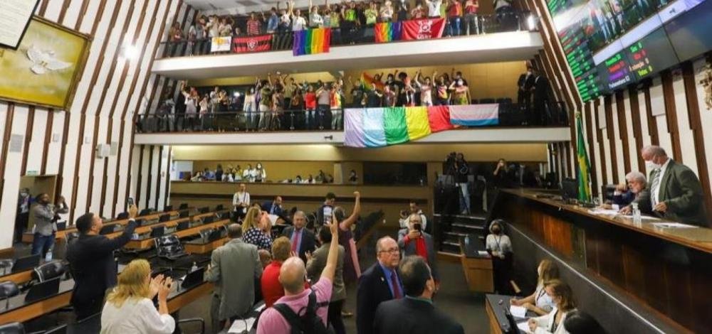 AL-BA aprova projeto que penaliza atos contra LGBTQIA+
