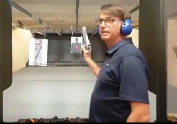 Registros de armas aumentaram mais de um milhão no governo Bolsonaro, diz site