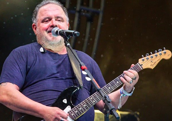 Leo Jaime cita doenças e ironiza antivacinas: ‘Do que você sente mais falta?’