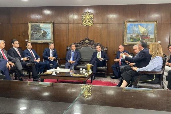 Em reunião com Pacheco, Rui critica proposta de Bolsonaro para combustível
