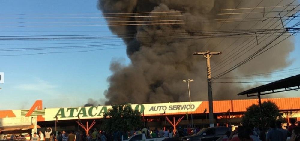 Catadores coletam mais de mil toneladas de recicláveis do incêndio no Atacadão de Vitória da Conquista