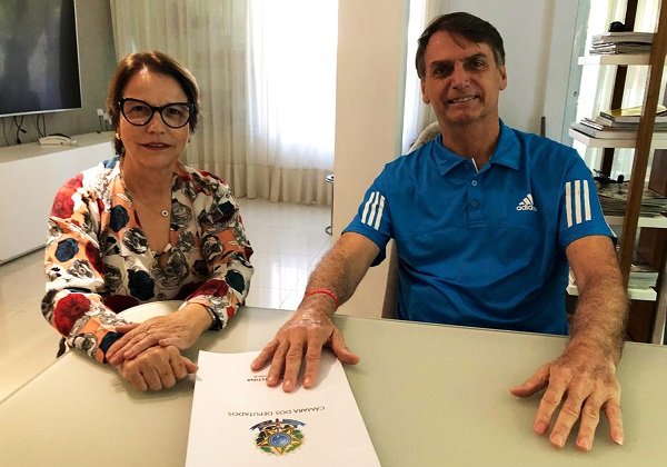 Bolsonaro avalia trocar Braga Netto por ex-ministra como vice