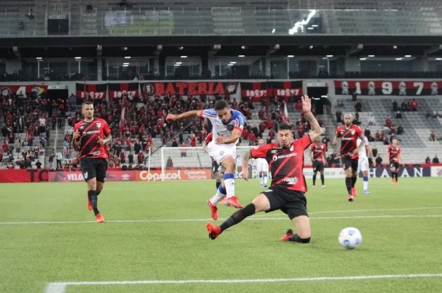 Bahia tenta eliminar Athletico-PR pela primeira vez em torneios de mata-mata; relembre confrontos