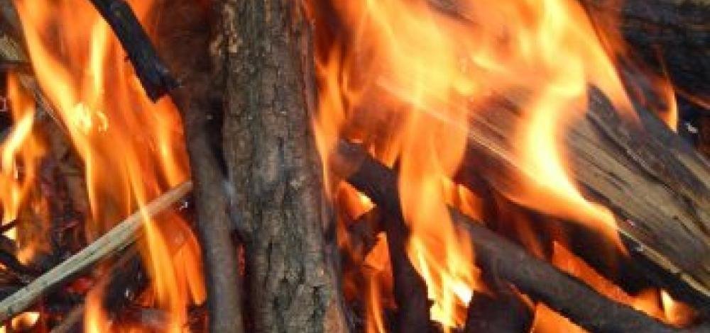 Com 40 casos hospitalares em 22 dias, Sesab alerta para risco de queimaduras nos festejos juninos