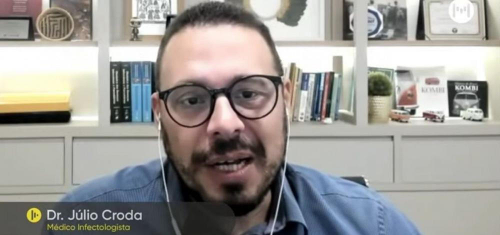 Infectologista recomenda a volta de máscaras em ambientes fechados para enfrentar “nova onda da Covid”