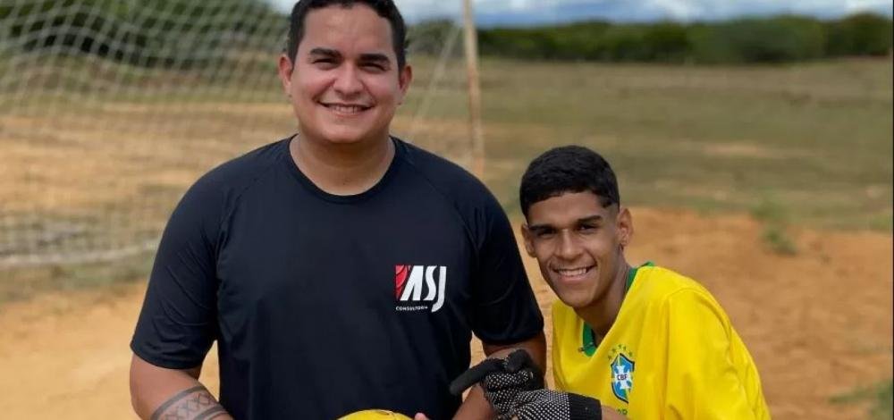 Luva de Pedreiro diz ter perdido acesso às redes sociais e ex-empresário rebate acusações