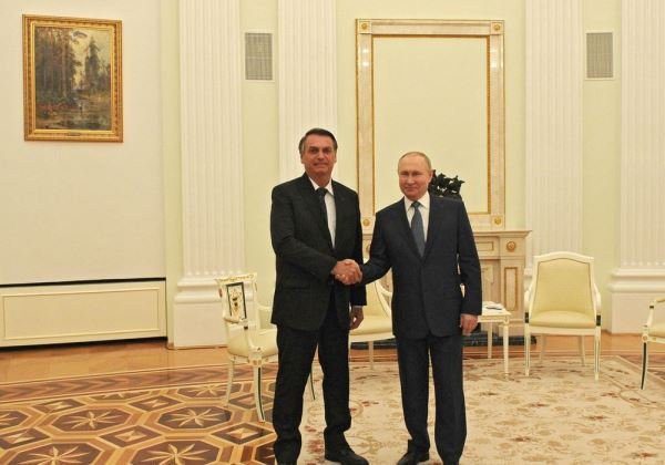 Brasil pode comprar diesel da Rússia, diz Bolsonaro após conversa com Putin