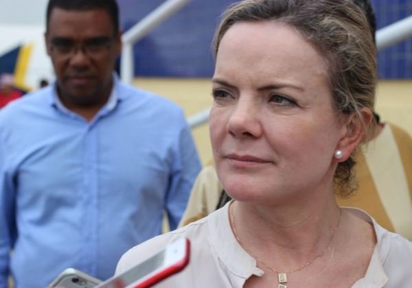 Bolsonaro vai utilizar orçamento secreto para barrar CPI do MEC, critica Gleisi