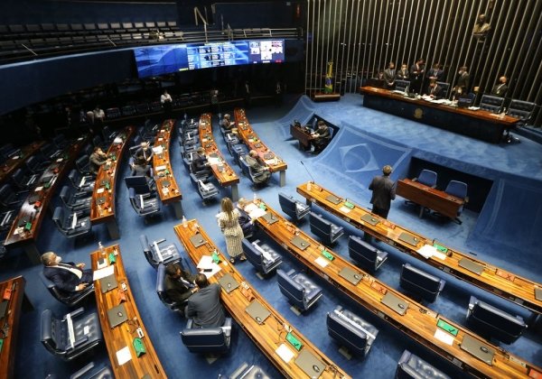 Votação da PEC para aliviar alta dos combustíveis acontece nesta quinta-feira