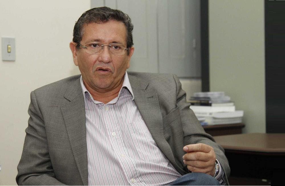 Distante da prefeitura, Caetano articula para emplacar esposa em 2020