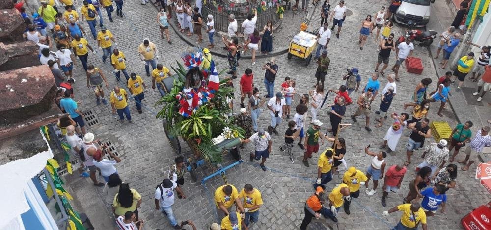 Após dois anos, cortejo acompanhando caboclos é esvaziado por presença de presidenciáveis