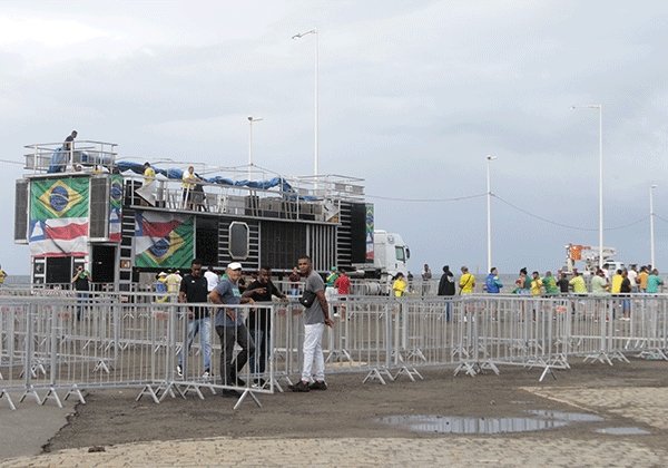Evento com apoiadores de Bolsonaro na Boca do Rio tem restrição de circulação para jornalistas