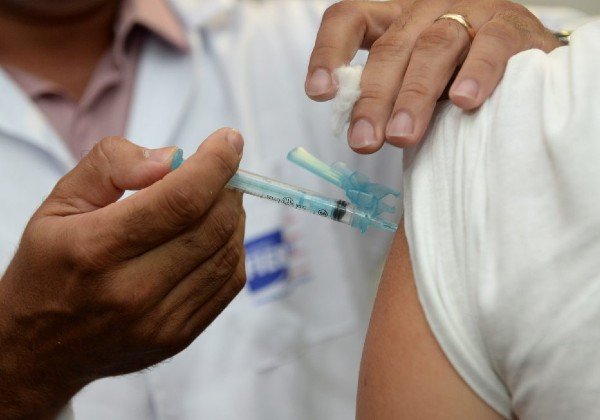 Vacinação contra Covid-19 segue nesta terça-feira (12); confira postos