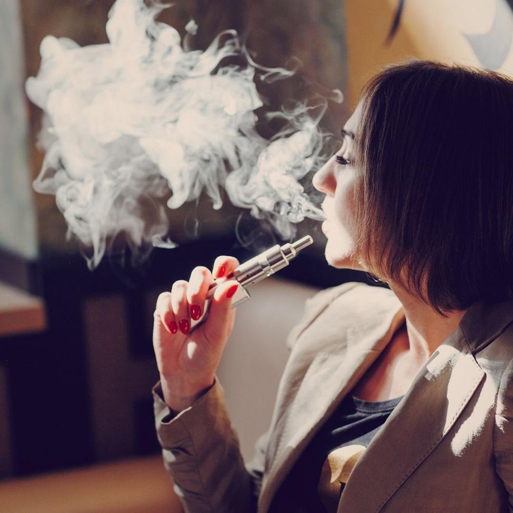 Especialistas alertam sobre os perigos do uso de cigarros eletrônicos 