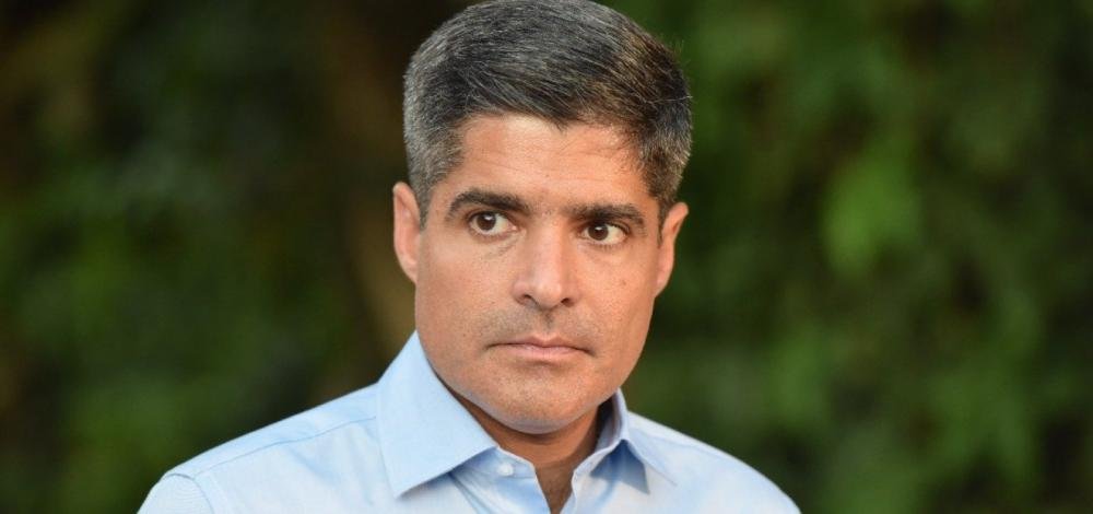 ACM Neto confidencia a aliados que poderá apoiar Lula em eventual 2º turno