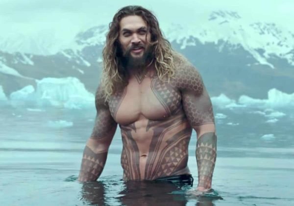 Jason Momoa bate carro de frente com moto nos Estados Unidos