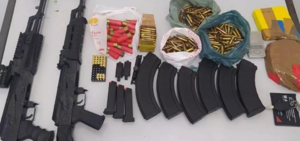 Fuzis russos são encontrados em porta-malas de veículo em Barreiras