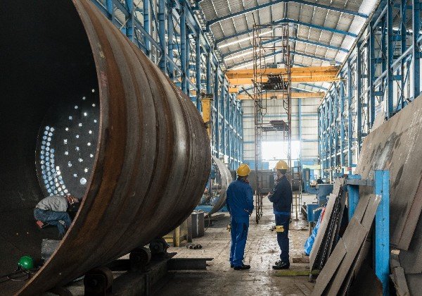 Desempenho da pequena indústria melhora, mas matéria-prima preocupa