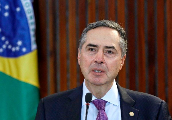 Barroso rebate Bolsonaro sobre voto impresso: ‘Mentir precisa voltar a ser errado’