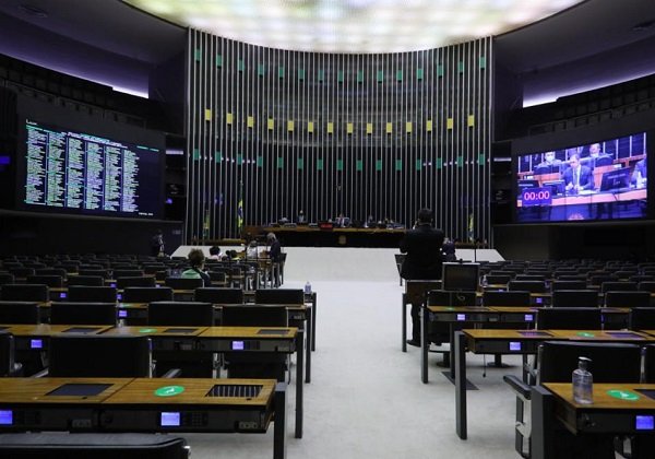 Câmara aprova MP que flexibiliza regras trabalhistas em estado de calamidade