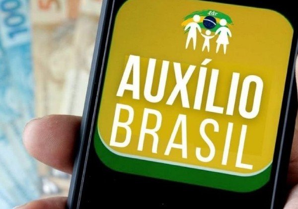 Bolsonaro sanciona autorização para consignado no Auxílio Brasil