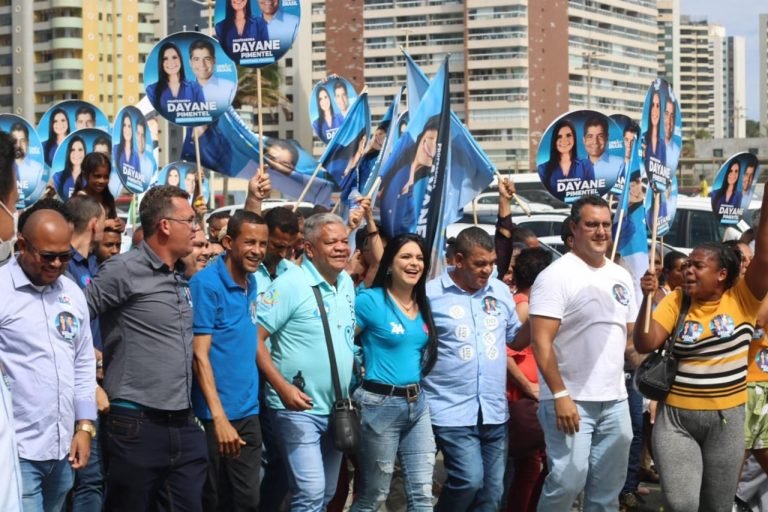 Dayane Pimentel aparece na convenção do União Brasil como representante de Feira de Santana