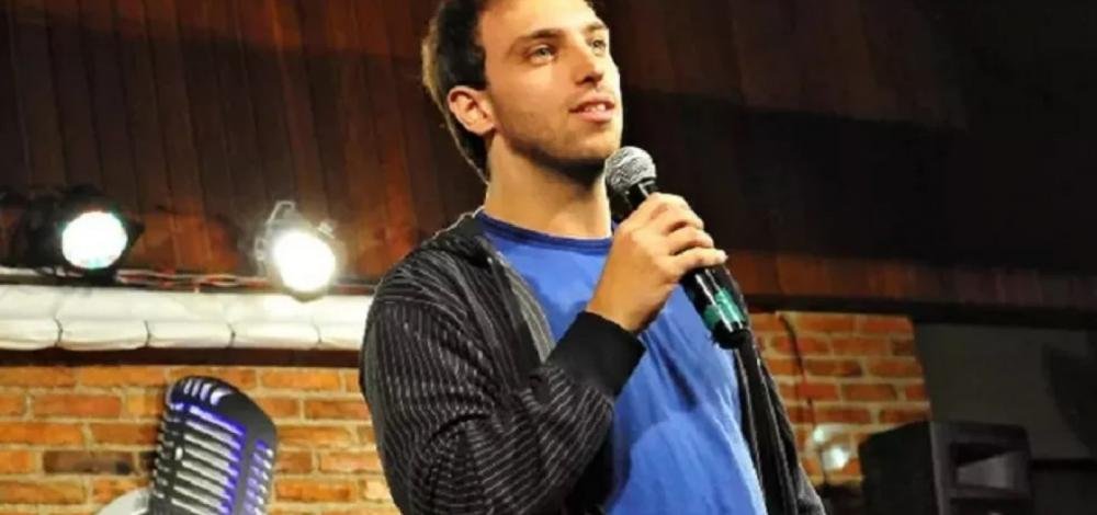 Humorista Léo Lins é condenado a indenizar mãe de garoto autista