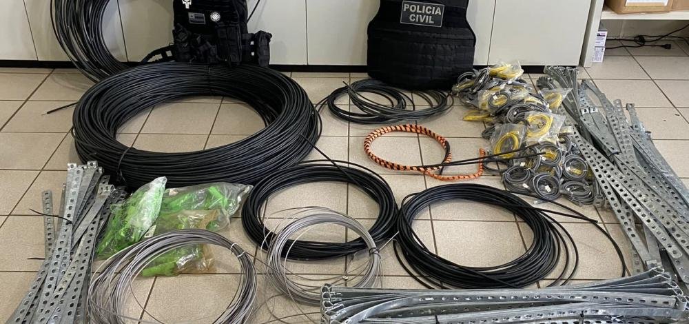 Polícia apreende materiais de operadora de telefonia e internet com receptadores