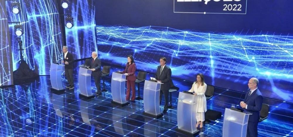 Bolsonaro ataca mulheres e troca acusações com Lula em 1º debate na TV; veja destaques