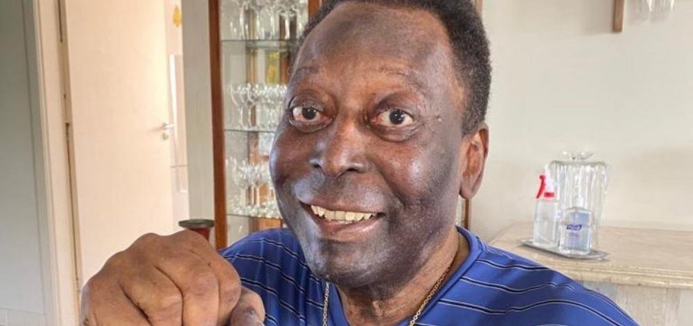 Pelé vai às redes sociais negar piora em estado de saúde