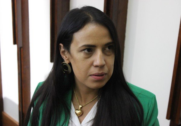 Anitta surge desnorteada em vídeo, e deputada provoca: ‘Tipo de gente que apoia Lula’