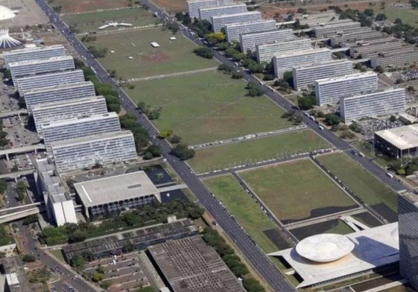 Por segurança, governo suspende expediente na Esplanada em 6 de setembro