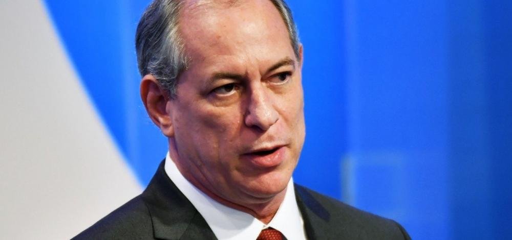 Ciro diz que, se eleito, vai revogar decretos de Bolsonaro que facilitam acesso a armas
