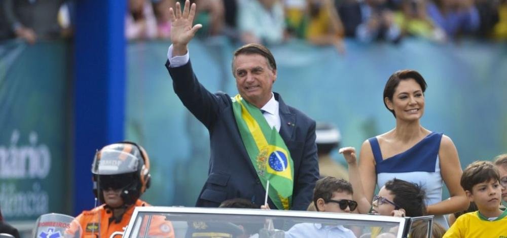 Em discurso, Bolsonaro alfineta STF e acena para eleitorado feminino