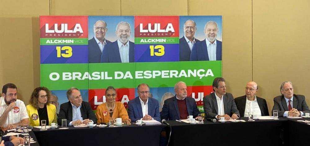 Em São Paulo, Lula recebe apoio de oito ex-presidenciáveis 