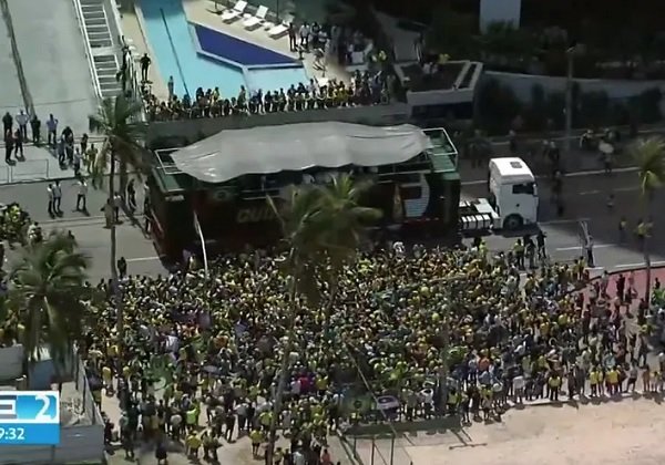 Comício vazio de Bolsonaro em Recife viraliza nas redes e Lula ironiza ato